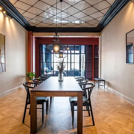 Apartment Huge Newly Redecorated Luxury Home