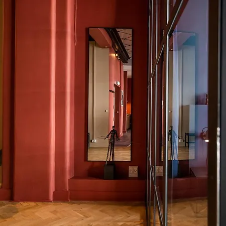 Apartment Huge Newly Redecorated Luxury Home