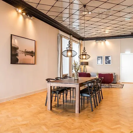 Huge Newly Redecorated Luxury Home Apartment