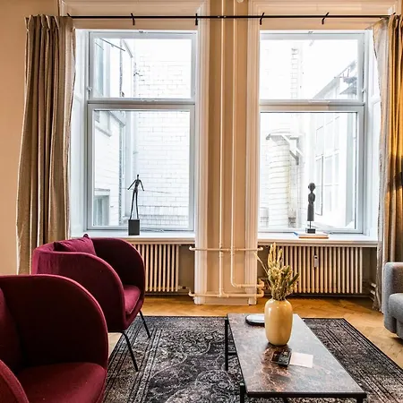 Huge Newly Redecorated Luxury Home Apartment *