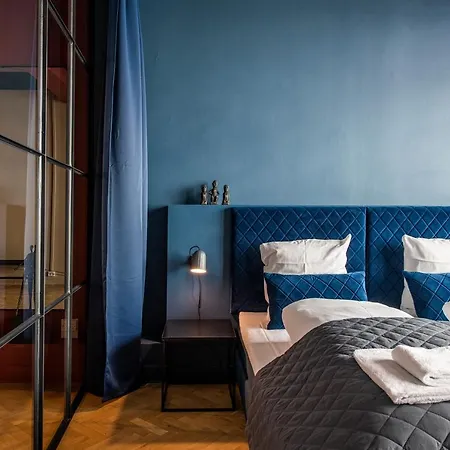 Huge Newly Redecorated Luxury Home Apartment *