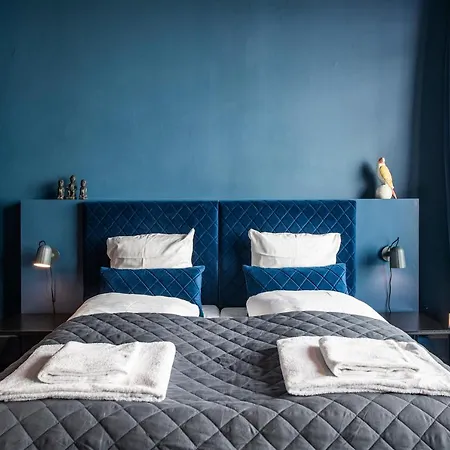 Huge Newly Redecorated Luxury Home Apartment